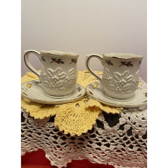 PartyLite P7257 2 Sets Holly Leaf Cup and Saucer Holiday Decor Or Votive Holders - Picture 2 of 8